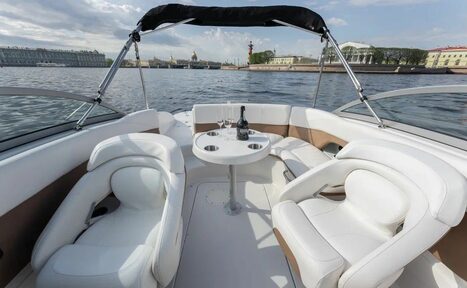 Арендовать Белоснежный катер для мероприятий