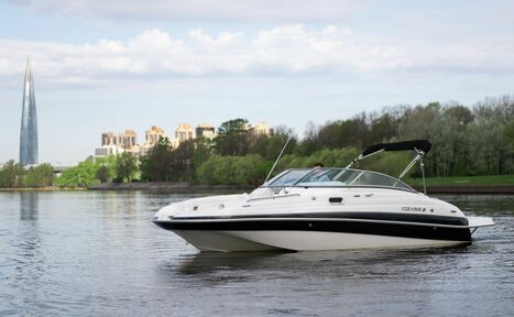 Арендовать Белоснежный катер для мероприятий