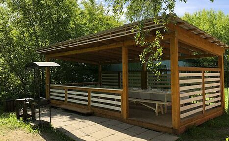 Арендовать Беседка вместимостью до 20 человек с мангалом для шашлыка