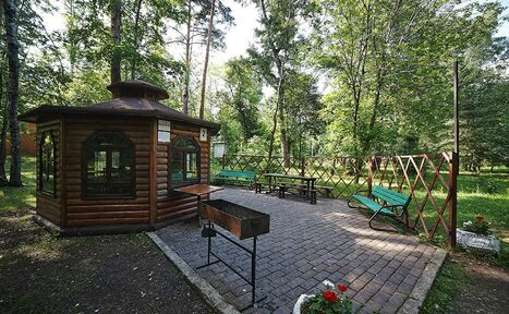 Арендовать Беседка с мангалом для шашлыка на территория санатория