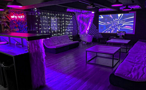 Арендовать LoftForParty (Лофт фор пати). Тёмный неоновый лофт