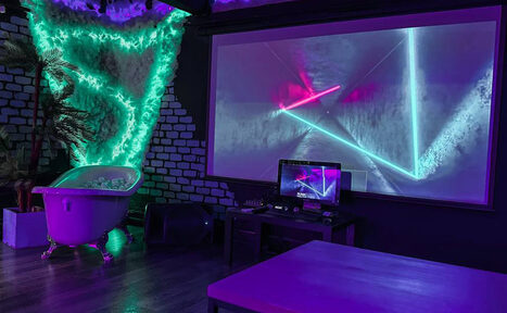 Арендовать LoftForParty (Лофт фор пати). Тёмный неоновый лофт