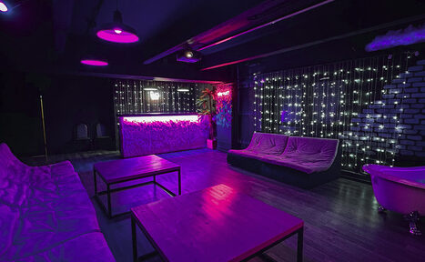 Арендовать LoftForParty (Лофт фор пати). Тёмный неоновый лофт