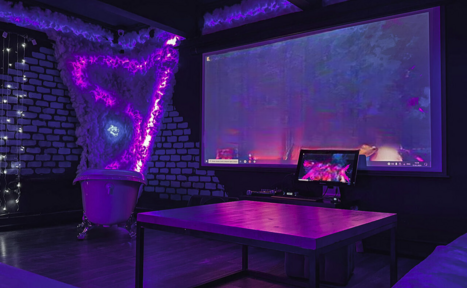 Арендовать LoftForParty (Лофт фор пати). Тёмный неоновый лофт