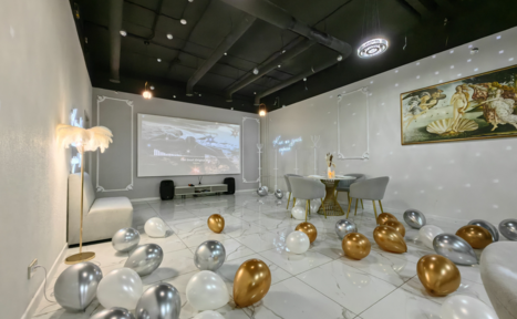 Арендовать Classic. Элегантный лофт в классическом стиле с диско‑шаром 