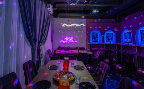 Арендовать Dreams. Клубный лофт с караоке и диско‑шаром