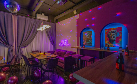 Арендовать Dreams. Клубный лофт с караоке и диско‑шаром