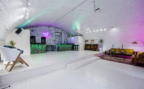 Арендовать Лофт из белого кирпича в центре