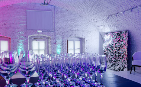 Арендовать Лофт из белого кирпича в центре