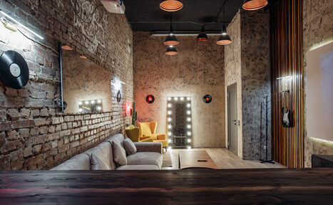 Арендовать Рокстар. Брутальный лофт с рок атрибутикой