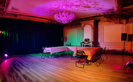 Арендовать Светлое арт-пространство в классическом стиле