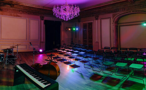 Арендовать Светлое арт-пространство в классическом стиле