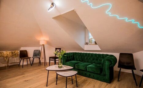 Арендовать Main loft (Главный лофт). Уютный лофт-зал с проектором