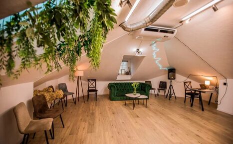 Арендовать Main loft (Главный лофт). Уютный лофт-зал с проектором