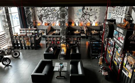 Арендовать ILLSKILL LOUNGE (ИЛЛСКИЛЛ ЛАУНЖ). Яркое пространство для вашего мероприятия