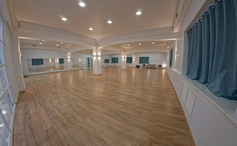 Арендовать Танцевальный зал на 100 человек