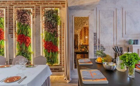 Арендовать Лофт с кухней, панорамными окнами и верандой