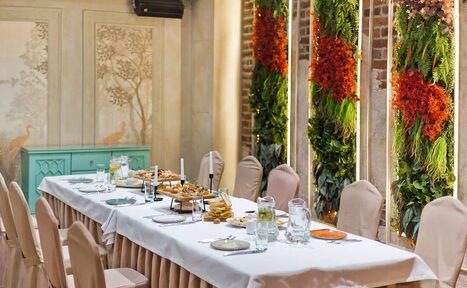 Арендовать Лофт с кухней, панорамными окнами и верандой