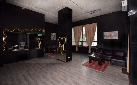 Арендовать Тёмный уютный лофт