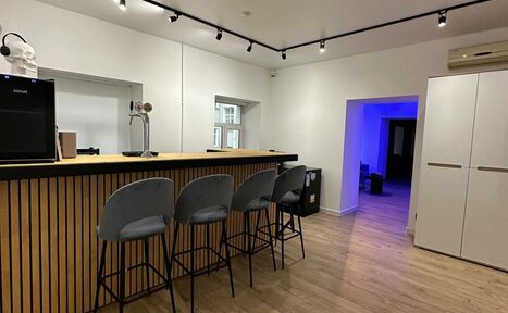 Арендовать Лофт в центре города с барной стойкой