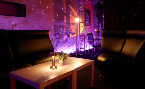 Арендовать Лофт-зал с кирпичными стенами