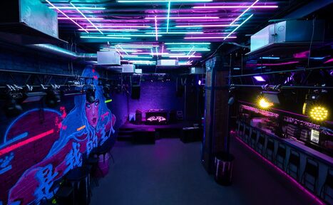 Арендовать BarFly (БарФлай). Клуб в неоновом стиле