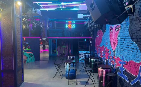 Арендовать BarFly (БарФлай). Клуб в неоновом стиле
