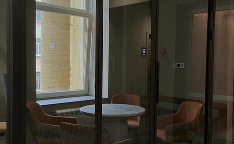 Арендовать Переговорная комната при отеле