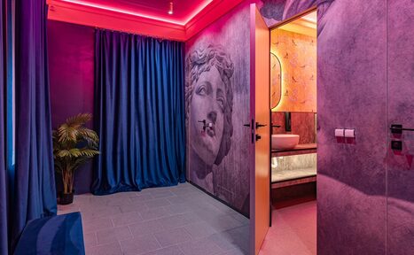 Арендовать Просторный лофт-зал с колоннами