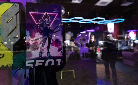 Арендовать Кибер-лофт с консолями, рулями, VR и ПК