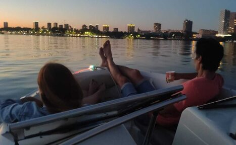 Арендовать Шестиместный современный катер