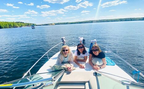 Арендовать Каютный круизный катер на 6 мест