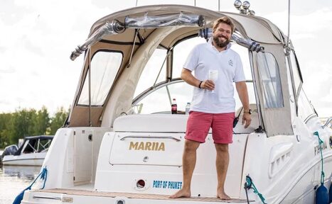 Арендовать Каютный круизный катер на 6 мест