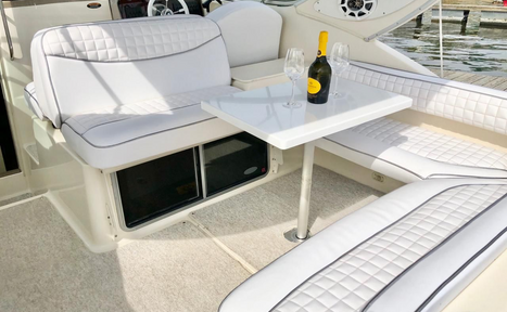 Арендовать Круизный катер с каютой на 7 человек