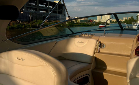 Арендовать Современный восьмиместный круизный катер