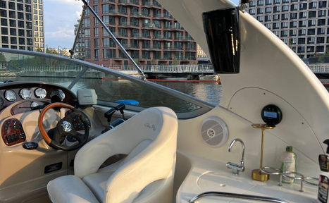 Арендовать Современный восьмиместный круизный катер