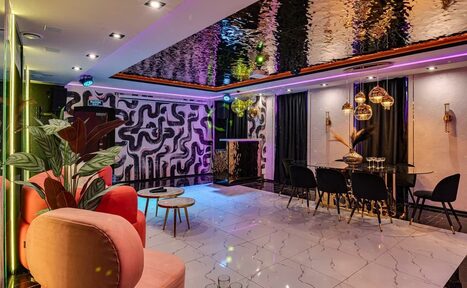 Арендовать Дизайнерский лофт-зал с неоном