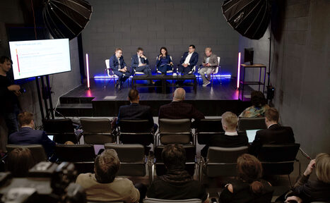 Арендовать Зал со сценой в лофте в центре Москвы