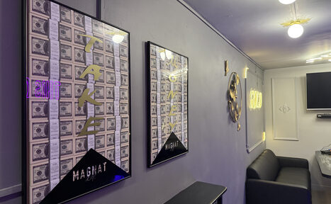 Арендовать Белый лофт-зал с неоном