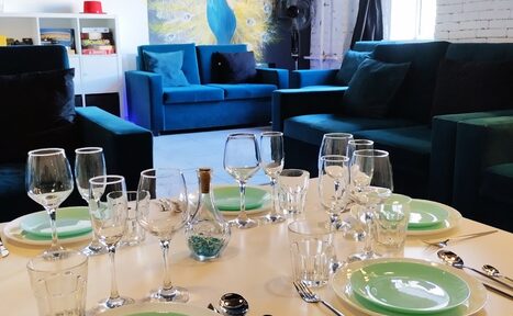 Арендовать Уютный лофт-зал с караоке