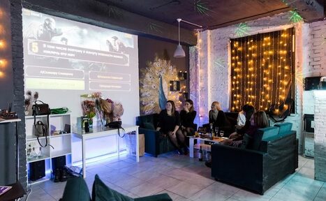 Арендовать Уютный лофт-зал с караоке