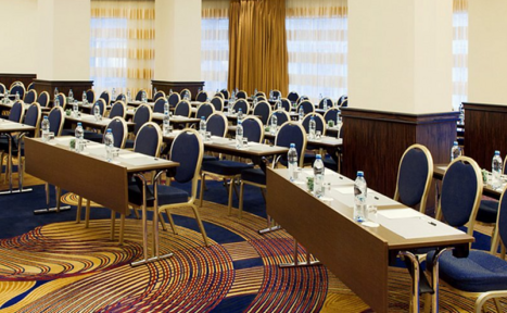 Арендовать Зал с окнами в пол в отеле 