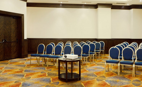 Арендовать Зал с проектором и экраном для лекций и презентаций