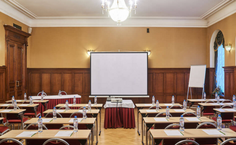 Арендовать Оборудованный конференц-зал в отеле