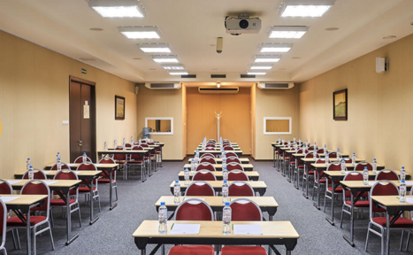 Арендовать Светлый и просторный конференц-зал