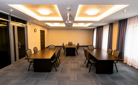Арендовать Оборудованный конференц-зал в отеле