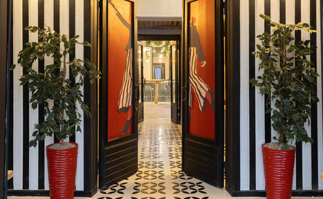 Арендовать Просторный и светлый лофт с панорамным видом в парк