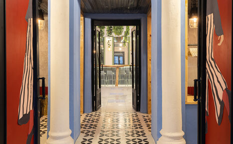 Арендовать Просторный и светлый лофт с панорамным видом в парк