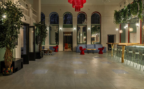 Арендовать Просторный и светлый лофт с панорамным видом в парк