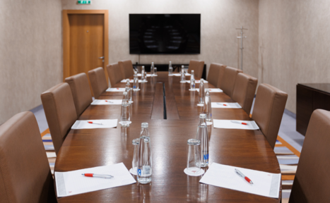 Арендовать Переговорная с круглым столом